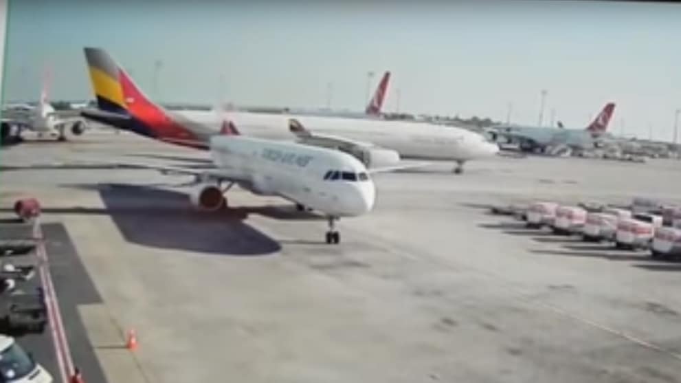 Asiana Aircraft Hits Slices Off Stabiliser Of Turkish Airlines Plane In Istanbul Report Cna