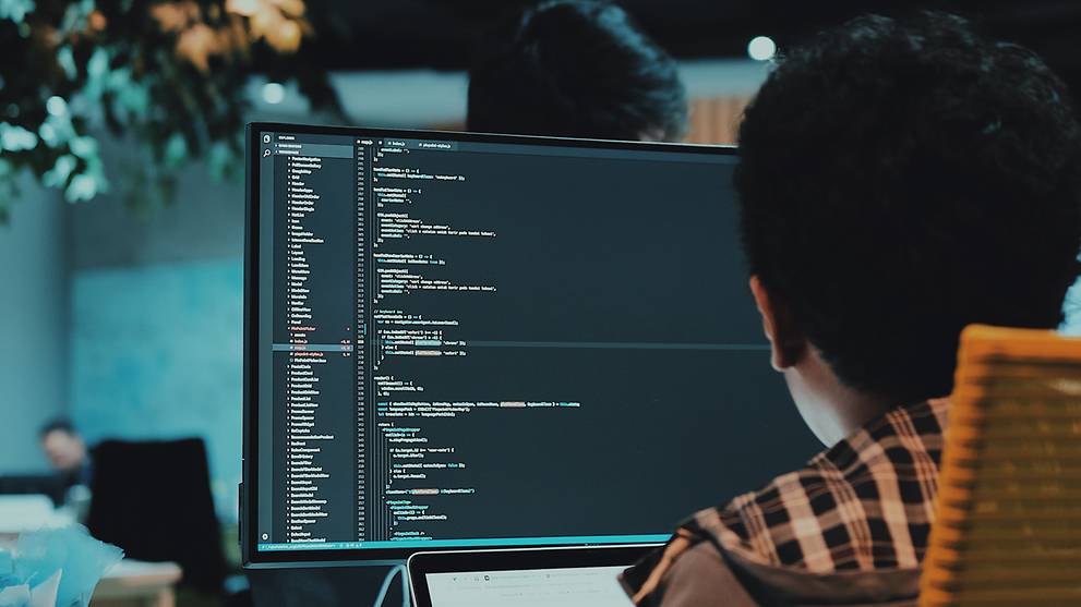 Financial tech workers in demand in Singapore, getting multiple job offers and pay increments - Vimarsana News