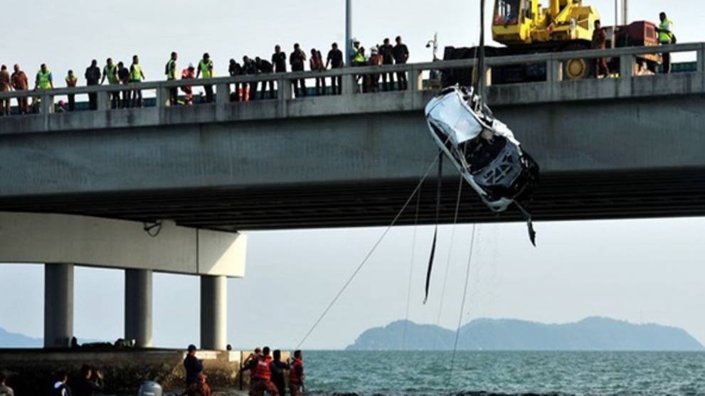 Penang Bridge Accident Investigation - George town, feb 22 — the power