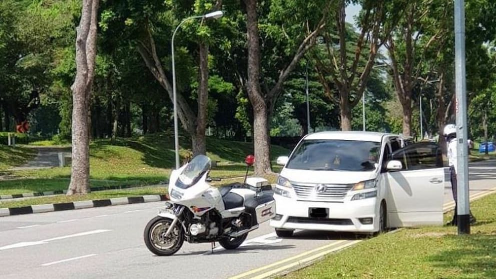 Three Drivers Forfeit Their Vehicles For Providing Illegal Chauffeured Services From Singapore To Johor Lta Cna