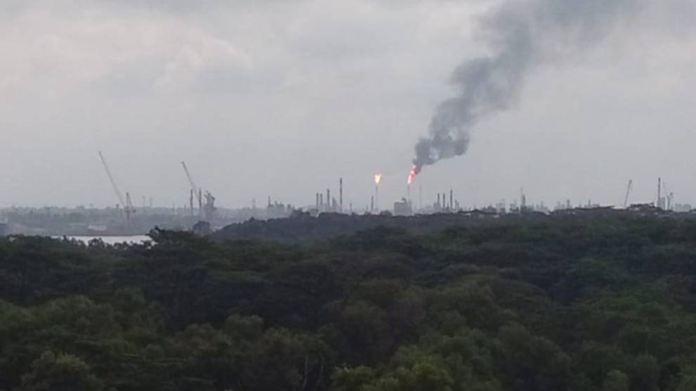 A Rubbish Dump Fire in JB is so Bad That Even Singaporeans Can Smell It ...