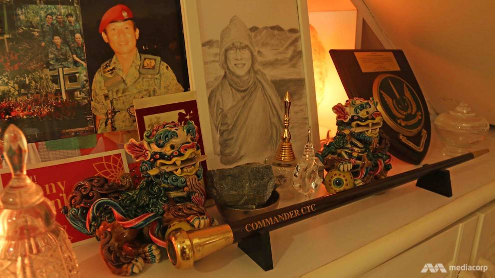 fred-cheong-tenzin-drachom-army-memorabilia.jpg