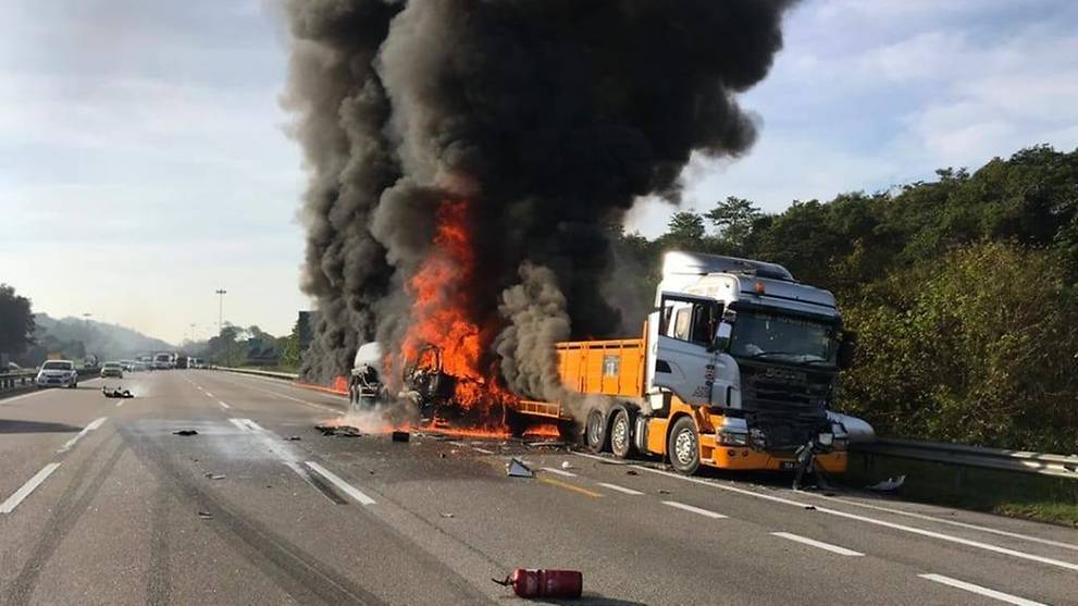 Oil tanker driver burnt to death in Malaysia expressway ...