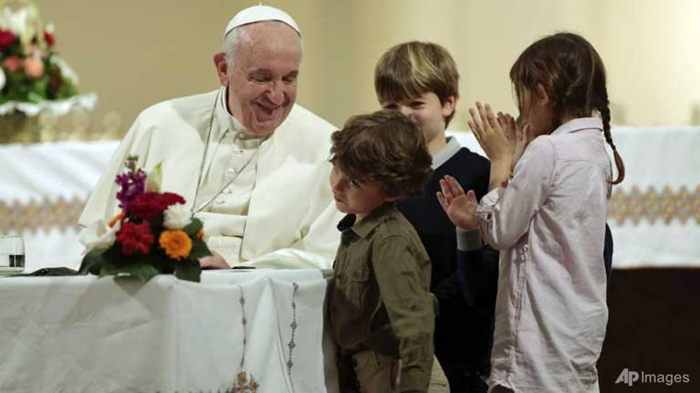 Pope rounds off Morocco visit with mass for thousands