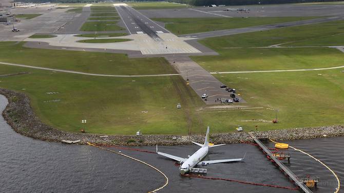aerial-view-of-the-miami-air-international-boeing-737-800-that-overran-the-runway-at-nas-jacksonville-2.jpg