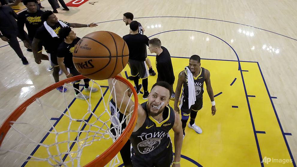 dark curry dunks on feet