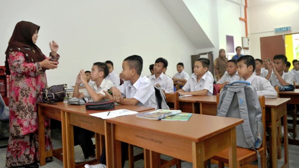 Sarawak The First Malaysian State To Teach Maths And Science In English Cna