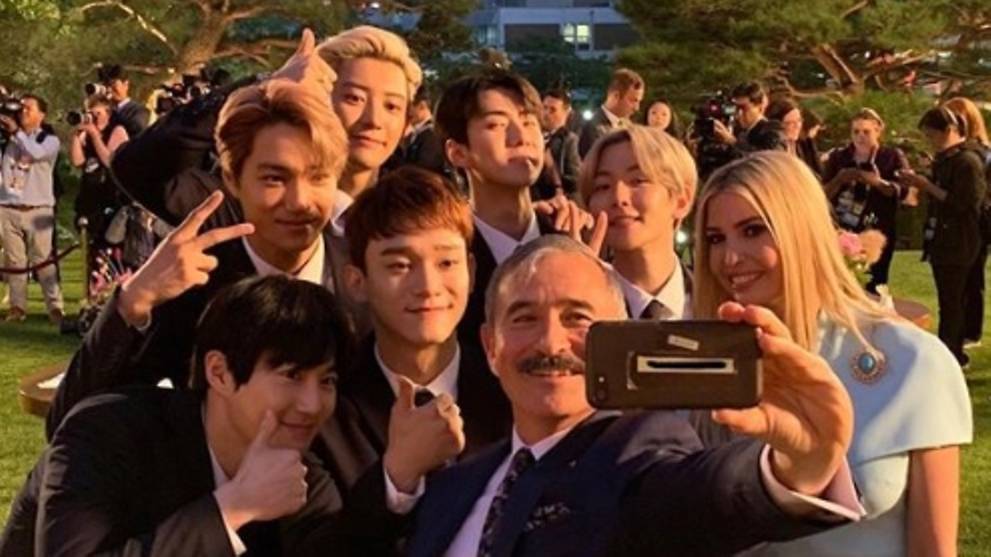 Donald And Ivanka Trump Meet K Pop Band Exo In Seoul Cna