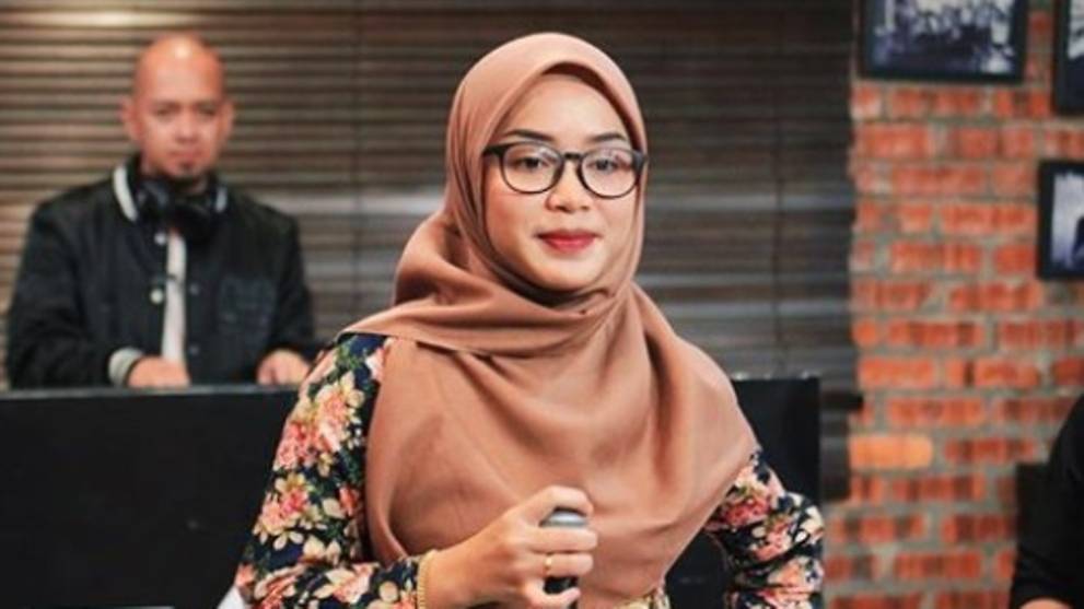 Hijab Wearing Malaysian Hip Hop Artist Goes Viral Cna