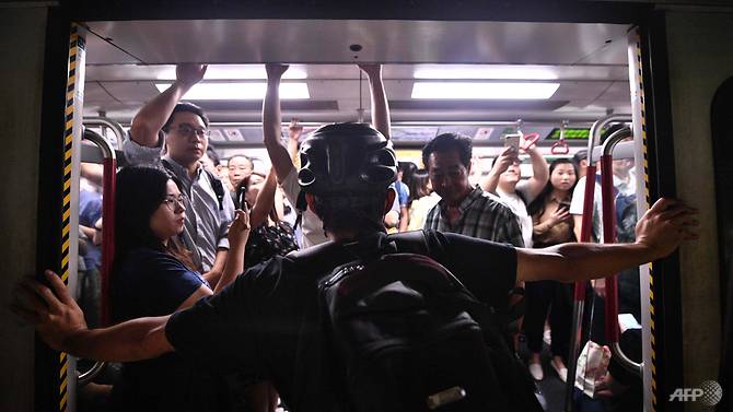 hong-kong-mtr-protests.jpg