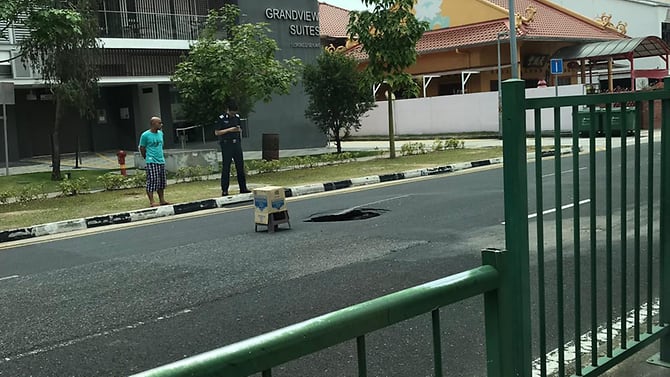 sinkhole-in-geylang.png