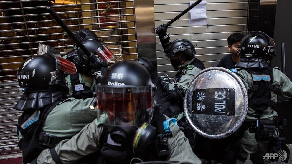 hong-kong-riot-police.jpg