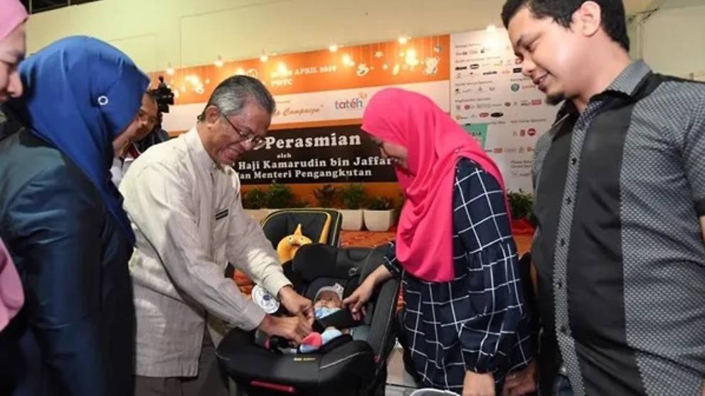 Large Families In Malaysia Exempted From Mandatory Child Car Seat Ruling Cna