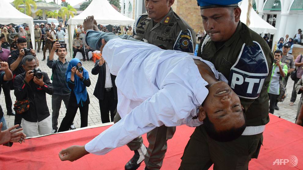 Indonesian Faints During Whipping For Sharia Banned Sex Cna