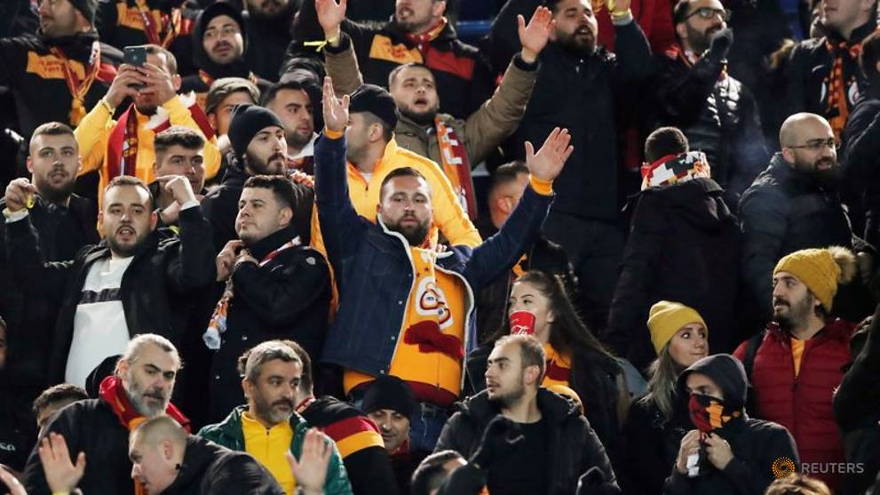 Psg And Galatasaray Fans Clash Before Game Police Cna