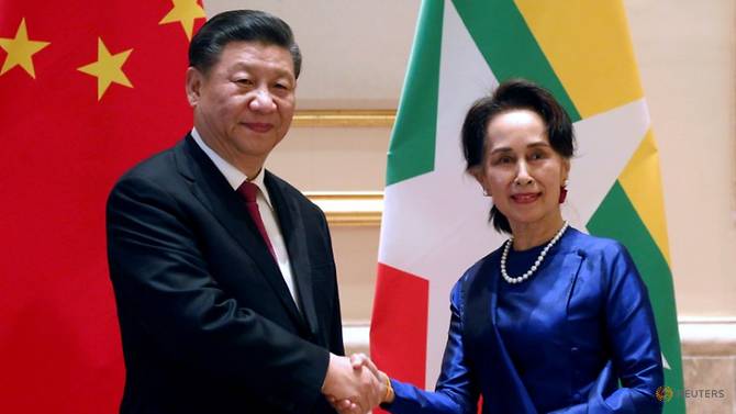 Chinese President Xi and Myanmar State Counsellor Aung San in Naypyitaw