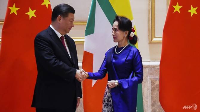 Chinese President Xi Jinping is on visit aimed at buttressing the government of Aung San Suu Kyi (R)