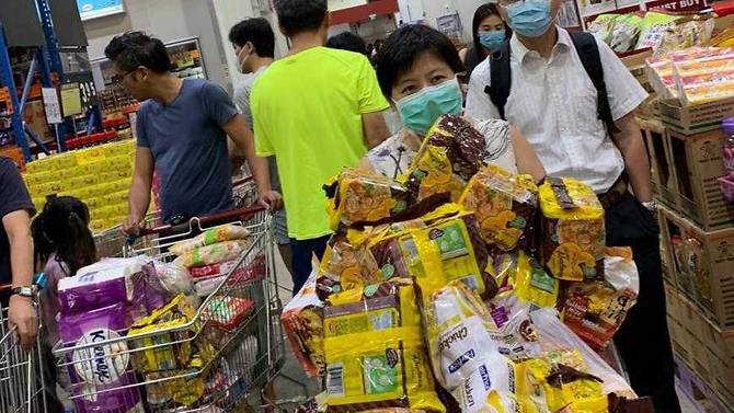 woman-stocking-up-on-groceries-amid-coronavirus-outbreak-in-singapore.jpg