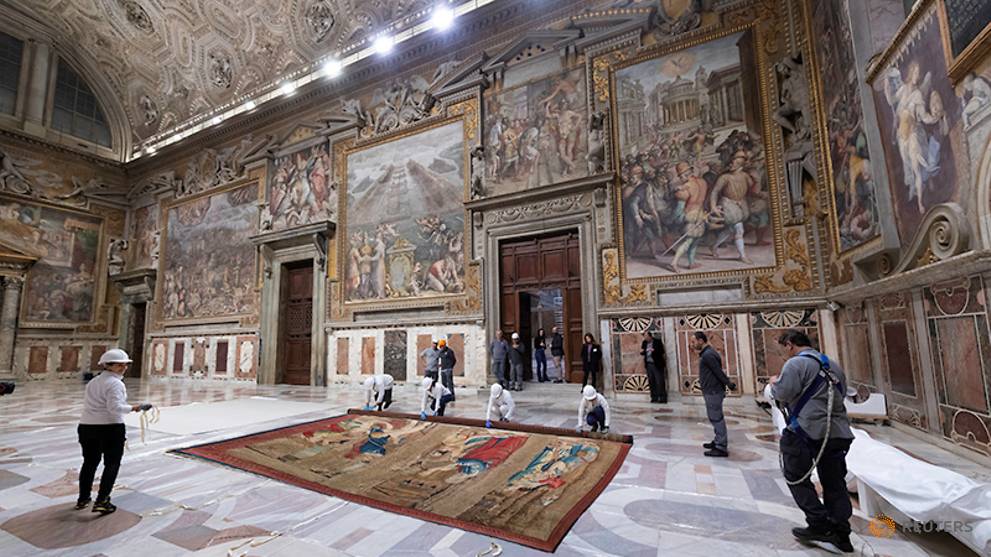All Raphael S Tapestries Return To Sistine Chapel After Centuries
