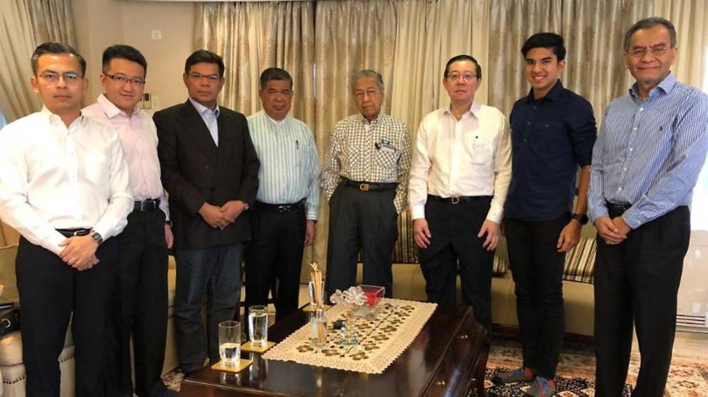 Pakatan Harapan Declares Full Support For Mahathir Who Says He Has The Numbers To Be Malaysian Pm Cna