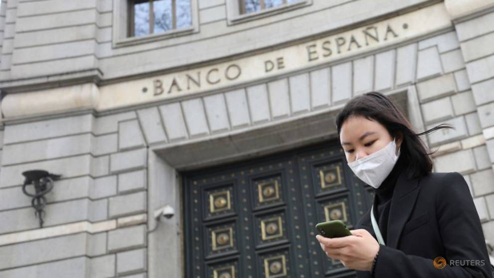 Nearly 1,000 new COVID-19 cases in Spain in 24 hours - CNA