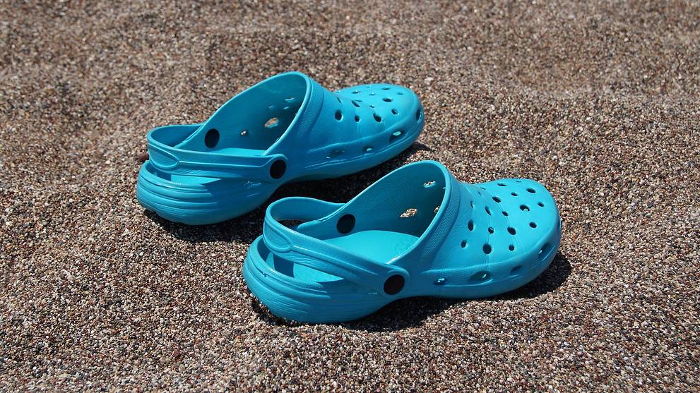 Crocs donating 10,000 pairs of shoes a day to healthcare workers in the ...