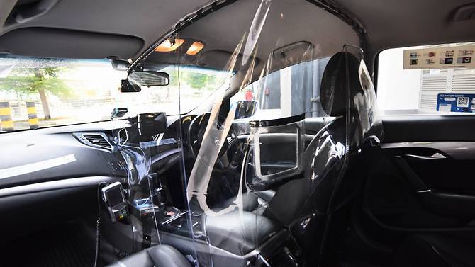 comfortdelgro-taxi-embarks-on-a-trial-of-a-trademarked-cabin-shield--called-v-shield--in-400-taxis--3-.jpg