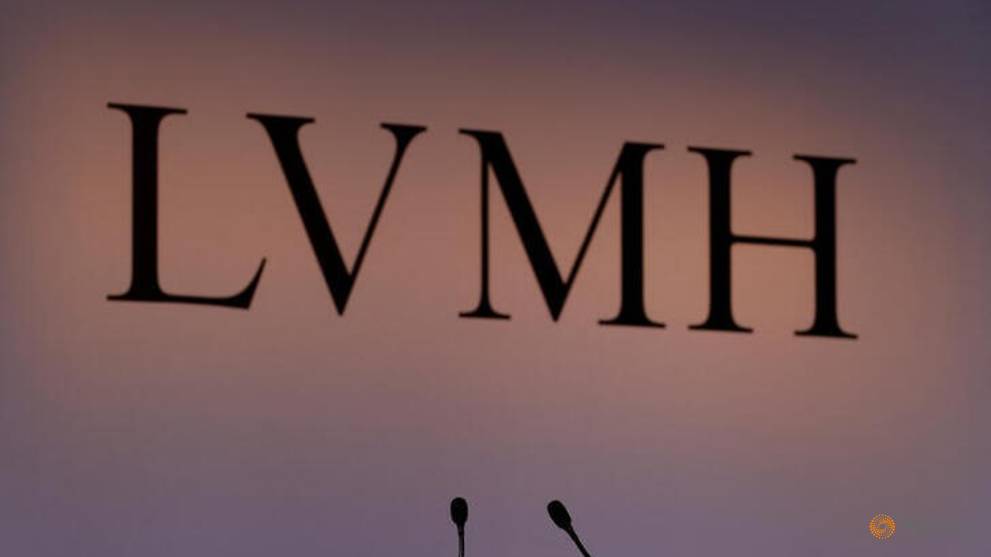 LVMH backs down on renegotiating Tiffany deal: Sources - CNA