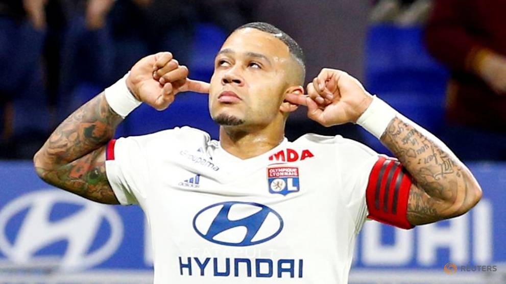 Depay Back For Lyon Six Months After Horror Knee Injury Cna