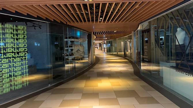 even-mandarin-gallery-was-empty--save-for-a-few-food-deliverers-.jpg