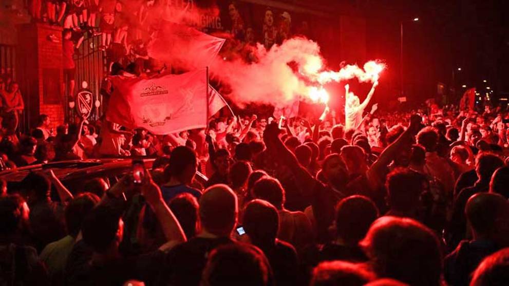 Liverpool fans turn the city red after breaking 30-year ...