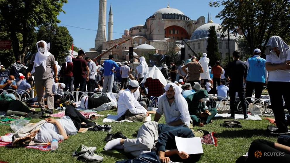 Erdogan Joins Thousands To Pray For First Time At Istanbul S Hagia Sophia Cna