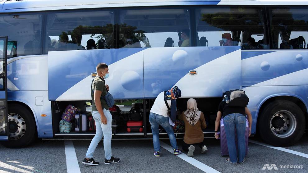 malaysians-on-shn-boarding-bus-mod.jpg