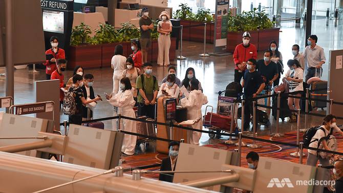 people-in-masks-at-changi-airport-15.jpg