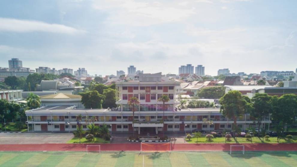 43 Temasek Junior College staff members fell ill after consuming food prepared by Chilli Api; 8 hospitalised - Vimarsana News