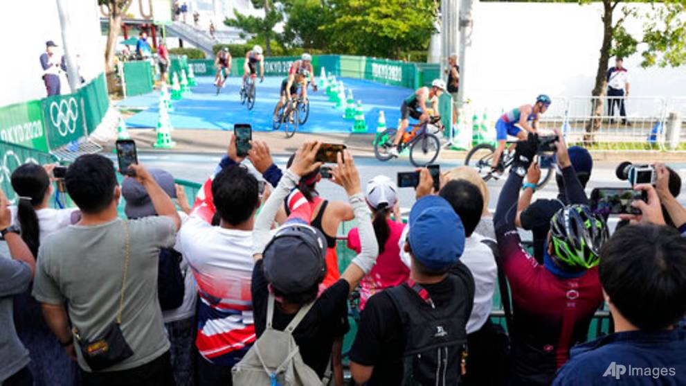 Fans gather along Tokyo Olympics triathlon route, defying ...