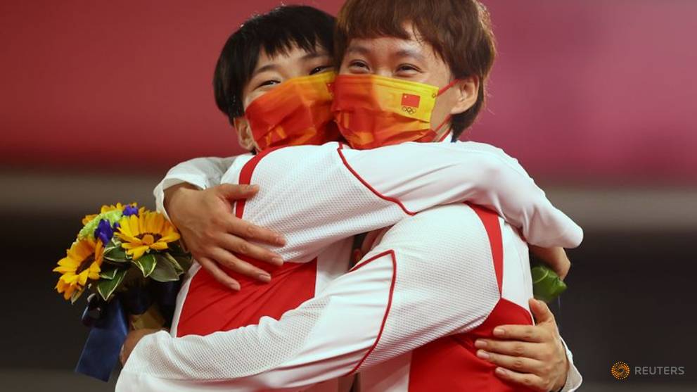 Olympics-Cycling-World records, Chinese gold as track ...