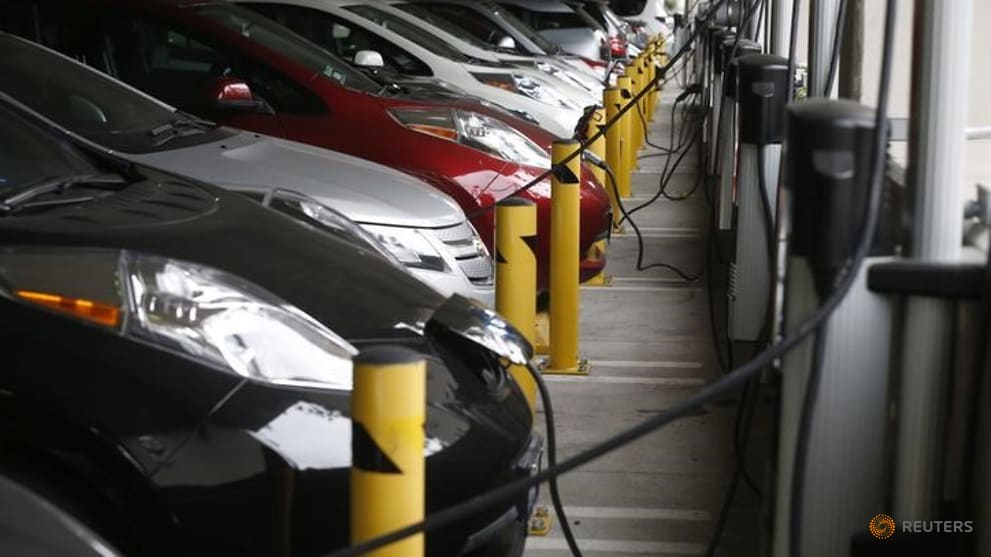 URA and LTA launch pilot tender for electric vehicle charging points in public car parks - CNA
