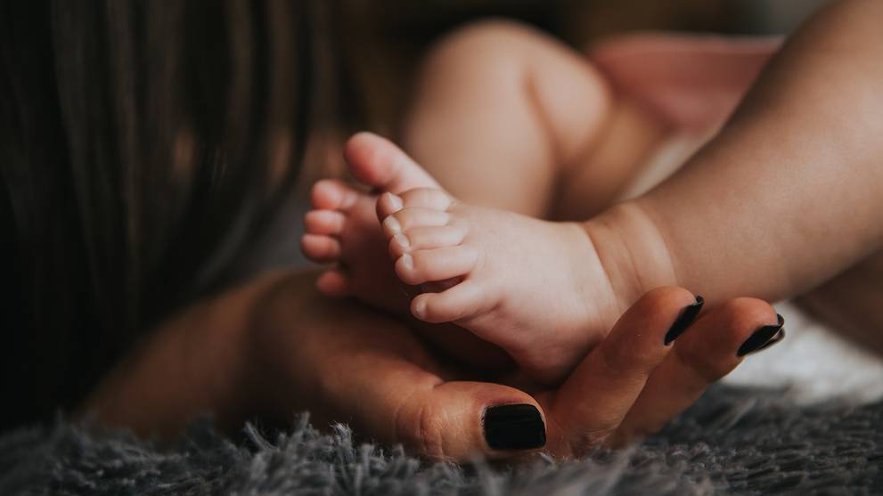 Should You Be Worried About Your Kid S Sweaty Hands And Feet Cna