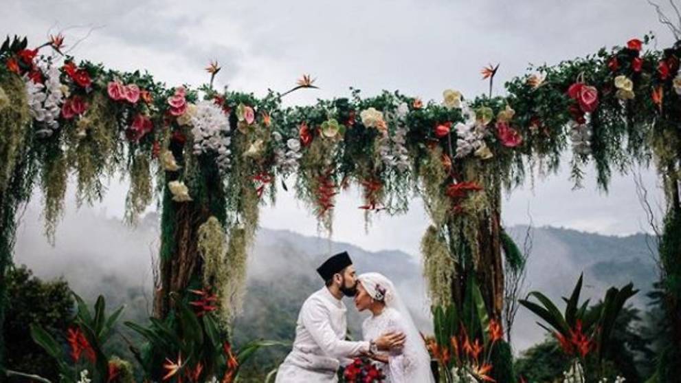 Yuna And Adam Sinclair Wed In Pahang Report Cna